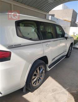 تۆیۆتا لاند کروزەر